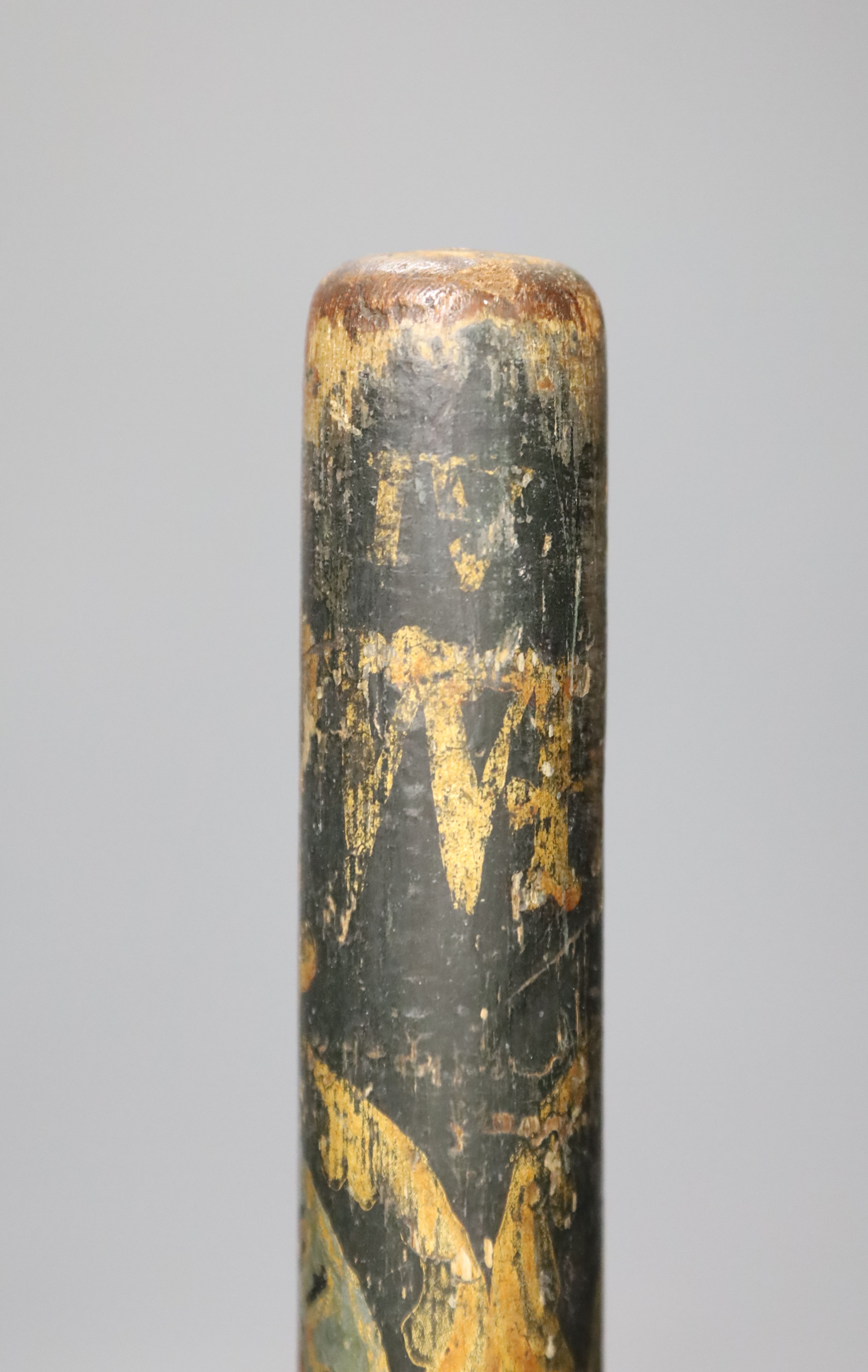 A hand-painted George IV truncheon, length 48cm